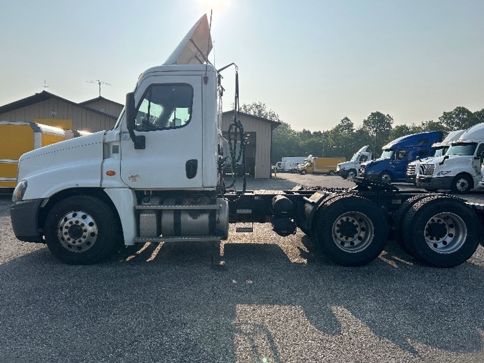 Day Cab Tractor-Heavy Duty Tractors-Freightliner-2020-Cascadia 12564ST-Wabash-IN-637,214\n\t\tmiles-$ 29,750 - Image 4