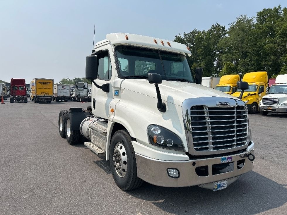 Day Cab Tractor-Heavy Duty Tractors-Freightliner-2020-Cascadia 12564ST-Watertown-NY-269,957\n\t\tmiles-$ 46,250 - Image 1