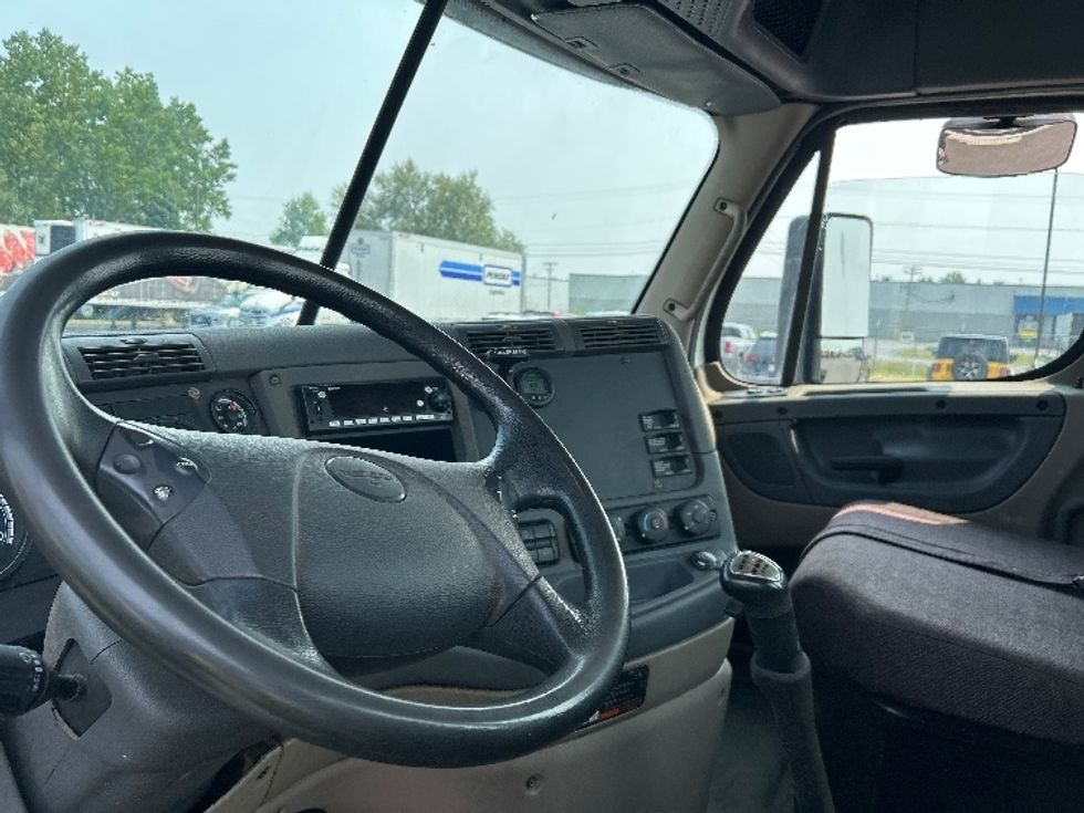 Day Cab Tractor-Heavy Duty Tractors-Freightliner-2020-Cascadia 12564ST-Watertown-NY-269,957\n\t\tmiles-$ 46,250 - Image 10