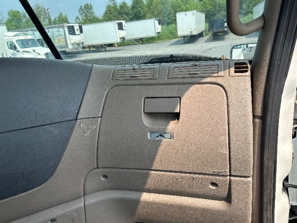 Day Cab Tractor-Heavy Duty Tractors-Freightliner-2020-Cascadia 12564ST-Watertown-NY-269,957\n\t\tmiles-$ 46,250 - Image 13