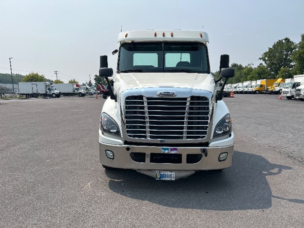 Day Cab Tractor-Heavy Duty Tractors-Freightliner-2020-Cascadia 12564ST-Watertown-NY-269,957\n\t\tmiles-$ 46,250 - Image 2