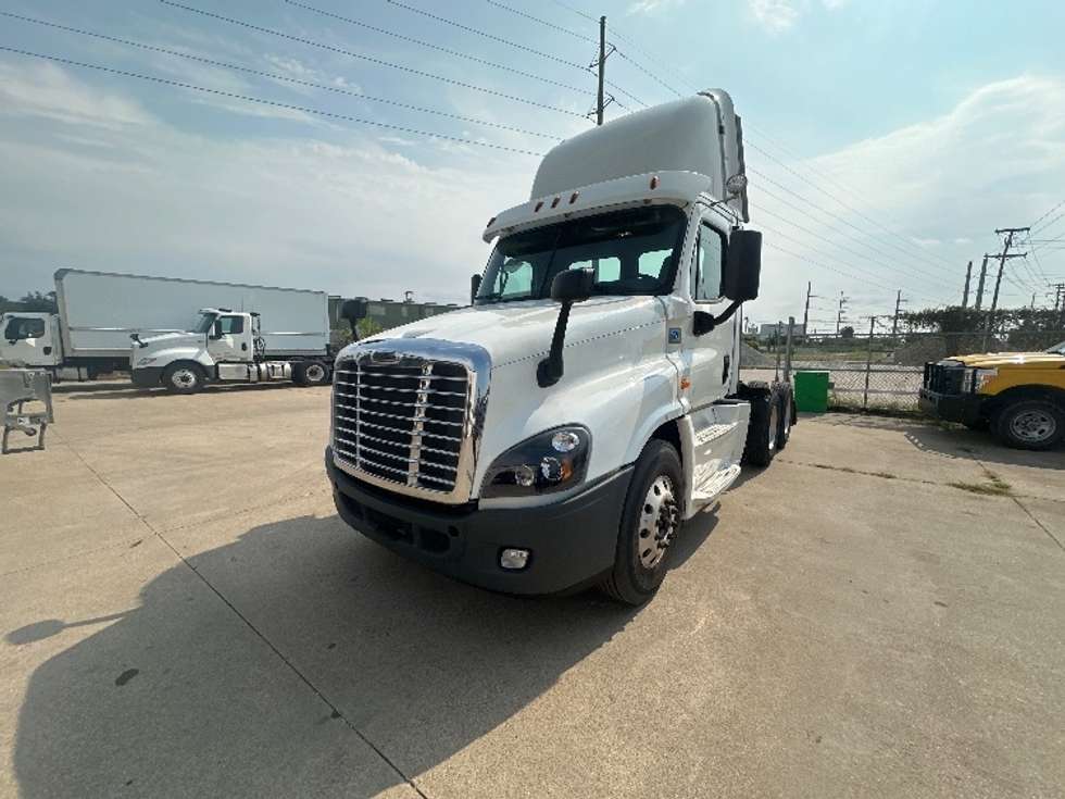 Day Cab Tractor-Heavy Duty Tractors-Freightliner-2020-Cascadia 12564ST-Waxahachie-TX-274,533
miles-$ 60,750