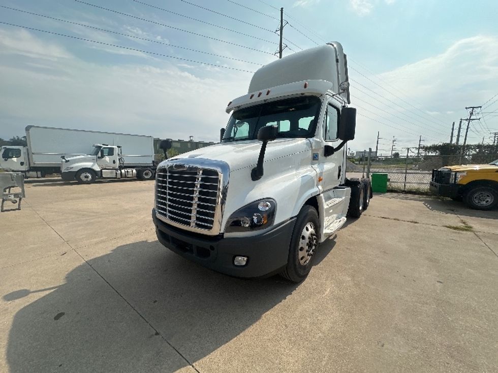 Day Cab Tractor-Heavy Duty Tractors-Freightliner-2020-Cascadia 12564ST-Waxahachie-TX-274,533\n\t\tmiles-$ 60,750 - Image 1