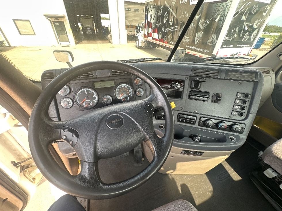 Day Cab Tractor-Heavy Duty Tractors-Freightliner-2020-Cascadia 12564ST-Waxahachie-TX-274,533\n\t\tmiles-$ 60,750 - Image 11