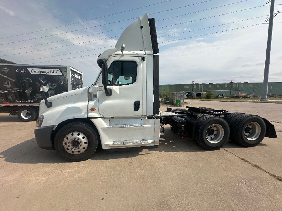 2020 Freightliner Cascadia 125" Sleeper Cab photo 4