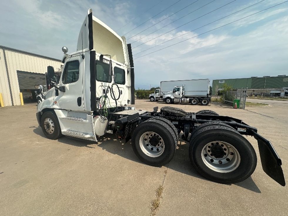 Day Cab Tractor-Heavy Duty Tractors-Freightliner-2020-Cascadia 12564ST-Waxahachie-TX-274,533\n\t\tmiles-$ 60,750 - Image 5