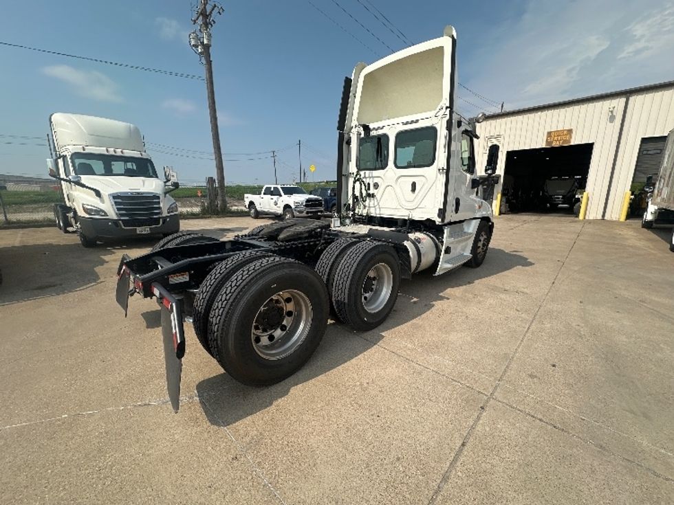 Day Cab Tractor-Heavy Duty Tractors-Freightliner-2020-Cascadia 12564ST-Waxahachie-TX-274,533\n\t\tmiles-$ 60,750 - Image 7