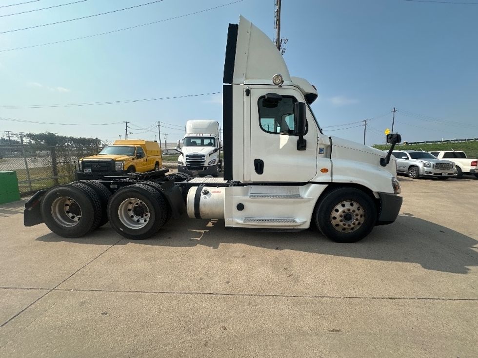 Day Cab Tractor-Heavy Duty Tractors-Freightliner-2020-Cascadia 12564ST-Waxahachie-TX-274,533\n\t\tmiles-$ 60,750 - Image 8