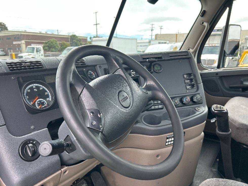 Day Cab Tractor-Heavy Duty Tractors-Freightliner-2020-Cascadia 12564ST-West Sacramento-CA-338,195\n\t\tmiles-$ 48,750 - Image 10
