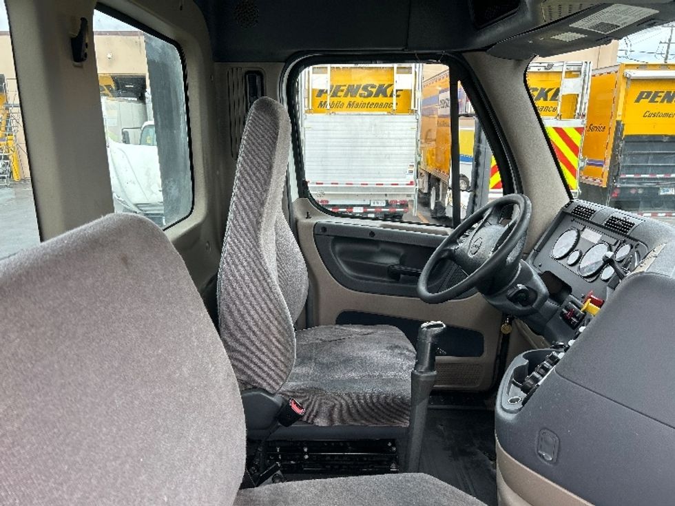Day Cab Tractor-Heavy Duty Tractors-Freightliner-2020-Cascadia 12564ST-West Sacramento-CA-338,195\n\t\tmiles-$ 48,750 - Image 14