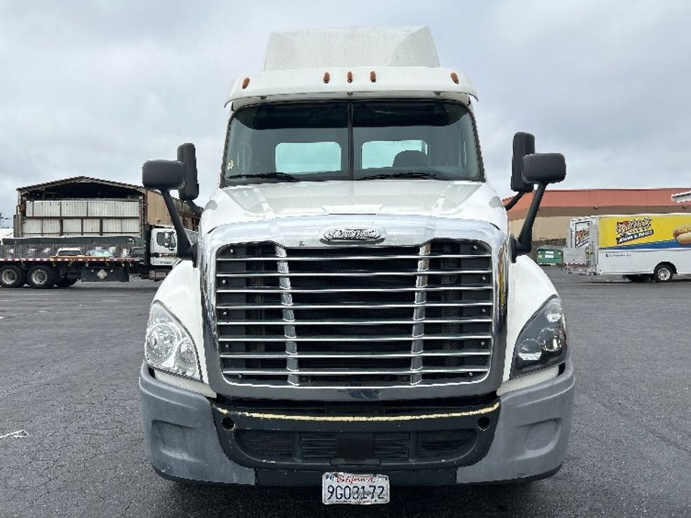 Day Cab Tractor-Heavy Duty Tractors-Freightliner-2020-Cascadia 12564ST-West Sacramento-CA-338,195\n\t\tmiles-$ 48,750 - Image 2