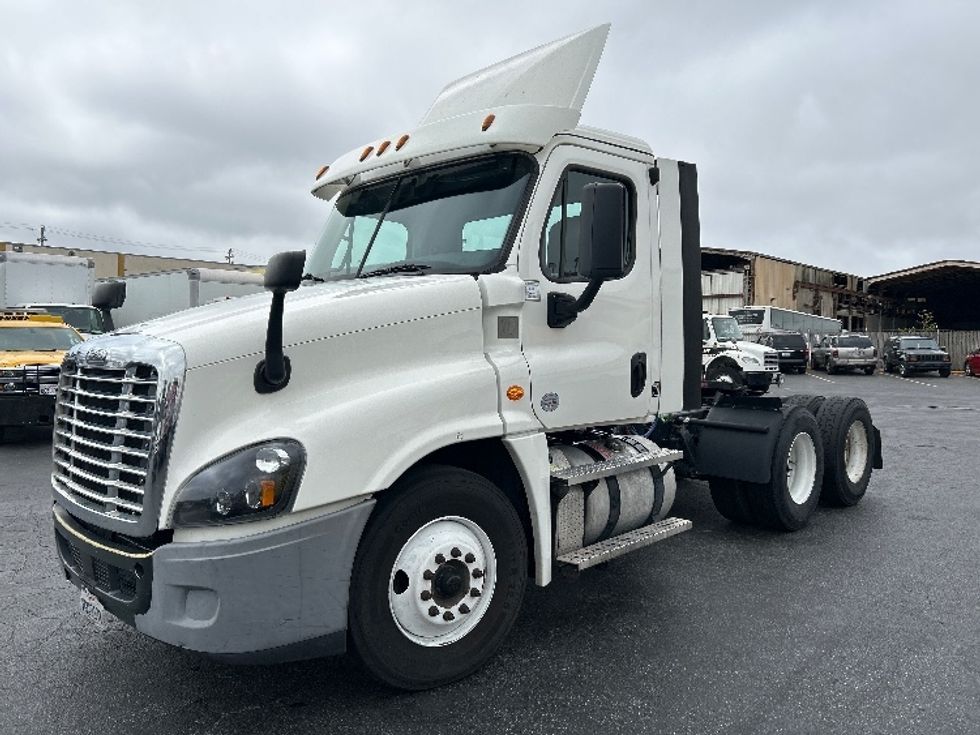 Day Cab Tractor-Heavy Duty Tractors-Freightliner-2020-Cascadia 12564ST-West Sacramento-CA-338,195\n\t\tmiles-$ 48,750 - Image 3