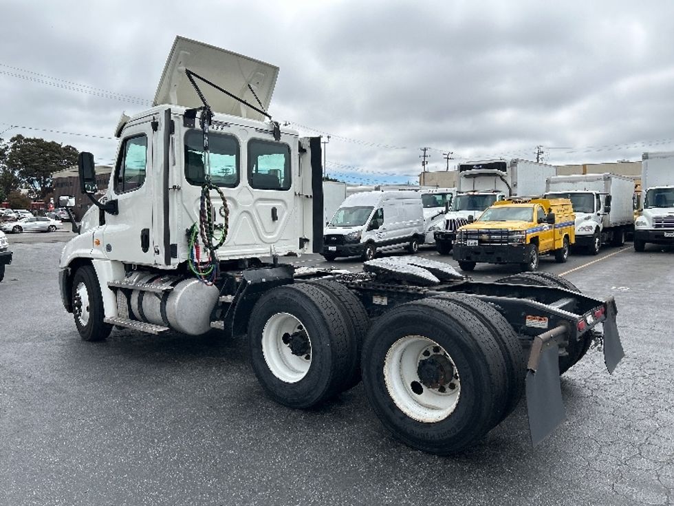 Day Cab Tractor-Heavy Duty Tractors-Freightliner-2020-Cascadia 12564ST-West Sacramento-CA-338,195\n\t\tmiles-$ 48,750 - Image 5