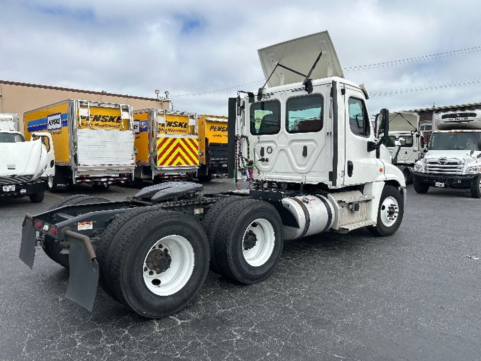 Day Cab Tractor-Heavy Duty Tractors-Freightliner-2020-Cascadia 12564ST-West Sacramento-CA-338,195\n\t\tmiles-$ 48,750 - Image 7