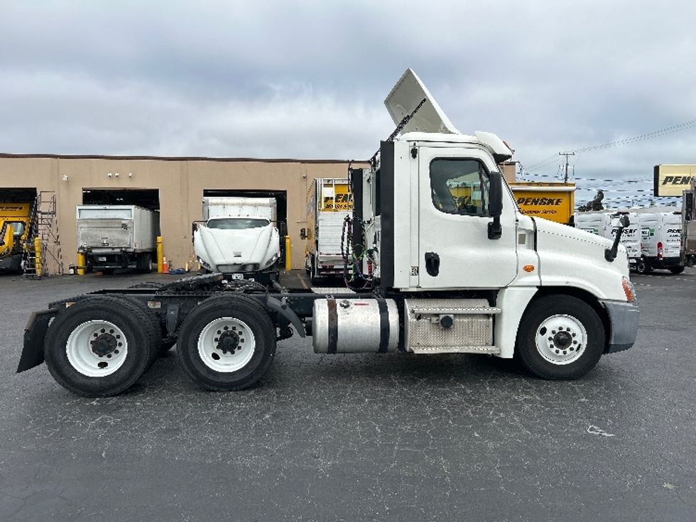 Day Cab Tractor-Heavy Duty Tractors-Freightliner-2020-Cascadia 12564ST-West Sacramento-CA-338,195\n\t\tmiles-$ 48,750 - Image 8