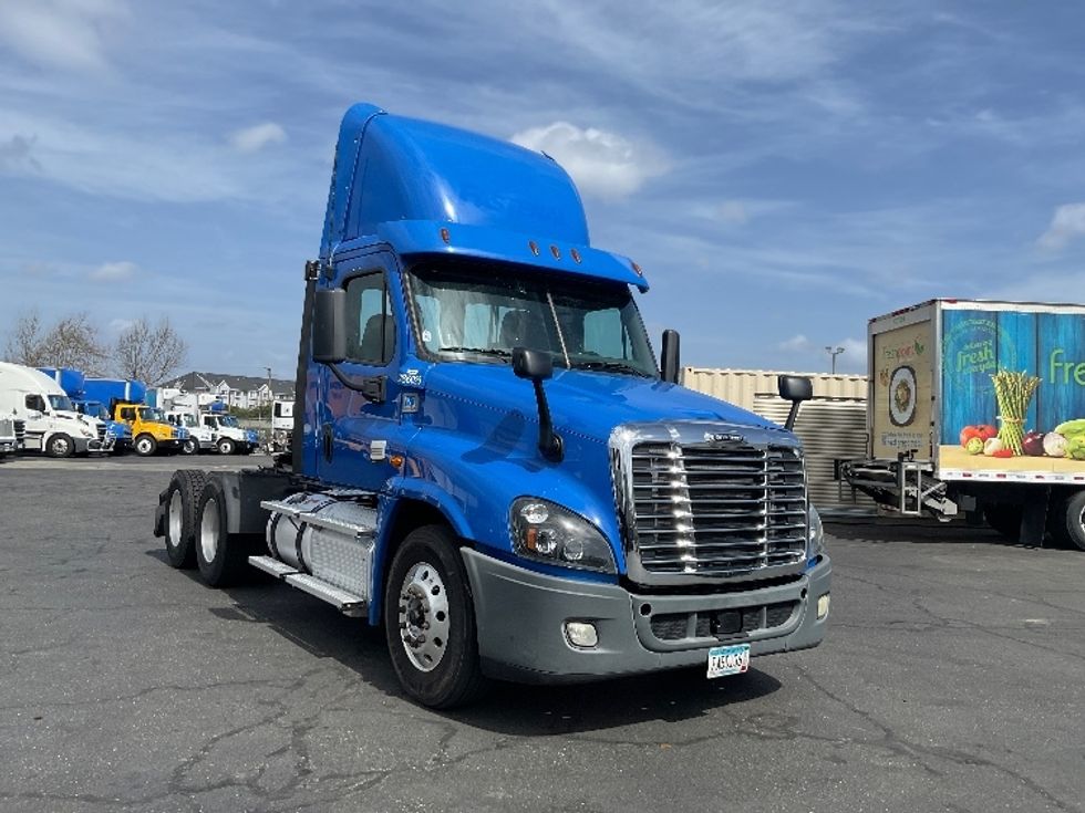 Day Cab Tractor-Heavy Duty Tractors-Freightliner-2020-Cascadia 12564ST-West Sacramento-CA-355,690\n\t\tmiles-$ 55,250 - Image 1