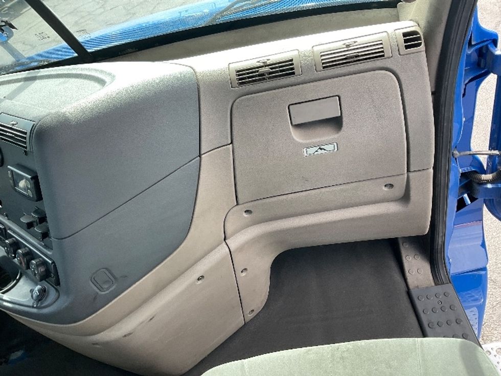 Day Cab Tractor-Heavy Duty Tractors-Freightliner-2020-Cascadia 12564ST-West Sacramento-CA-355,690\n\t\tmiles-$ 55,250 - Image 13