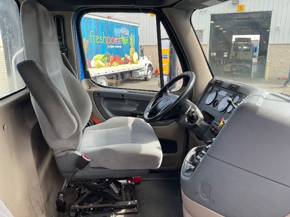 Day Cab Tractor-Heavy Duty Tractors-Freightliner-2020-Cascadia 12564ST-West Sacramento-CA-355,690\n\t\tmiles-$ 55,250 - Image 14