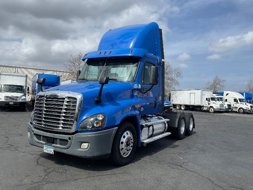 Day Cab Tractor-Heavy Duty Tractors-Freightliner-2020-Cascadia 12564ST-West Sacramento-CA-355,690\n\t\tmiles-$ 55,250 - Image 3