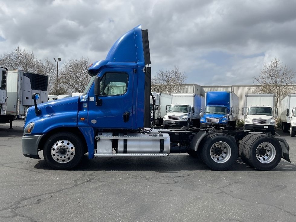 Day Cab Tractor-Heavy Duty Tractors-Freightliner-2020-Cascadia 12564ST-West Sacramento-CA-355,690\n\t\tmiles-$ 55,250 - Image 4
