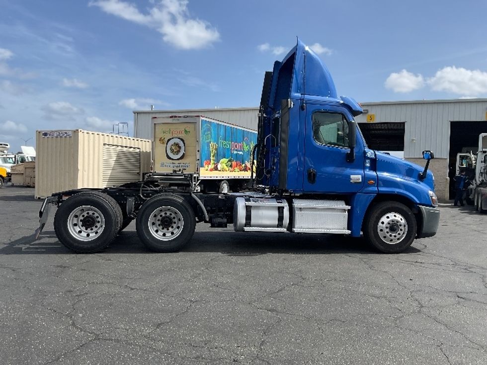 Day Cab Tractor-Heavy Duty Tractors-Freightliner-2020-Cascadia 12564ST-West Sacramento-CA-355,690\n\t\tmiles-$ 55,250 - Image 8