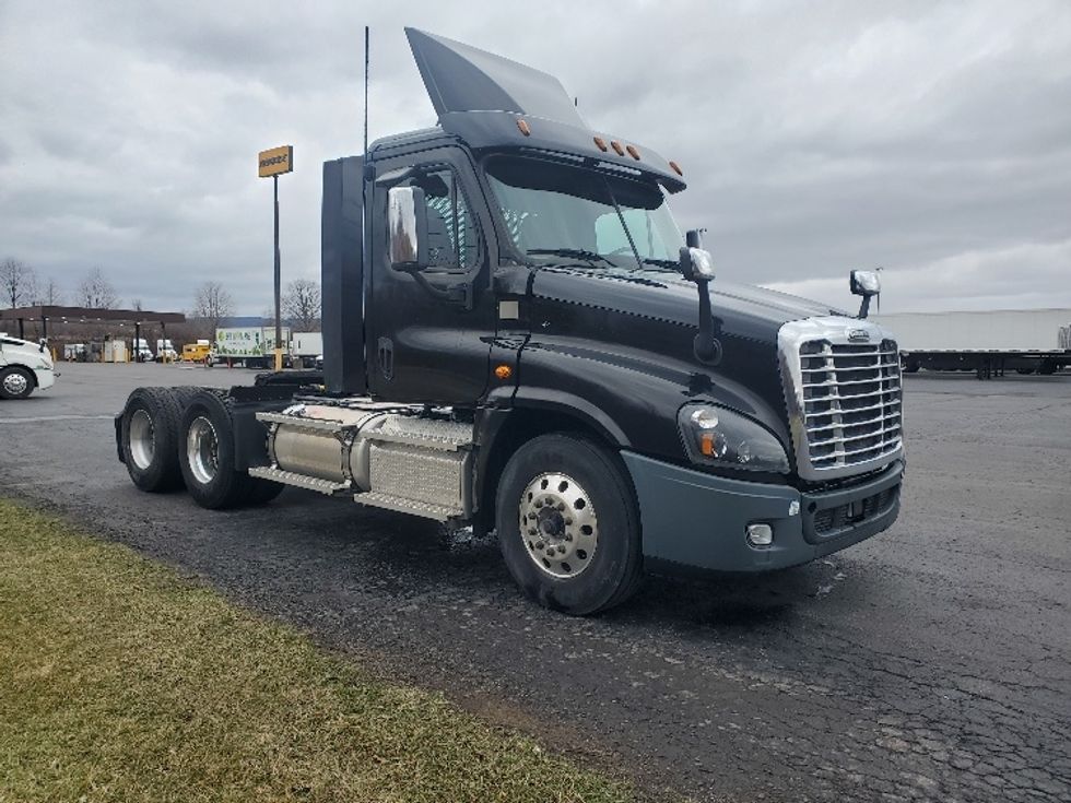 Day Cab Tractor-Heavy Duty Tractors-Freightliner-2020-Cascadia 12564ST-White Deer-PA-324,244\n\t\tmiles-$ 50,000 - Image 1