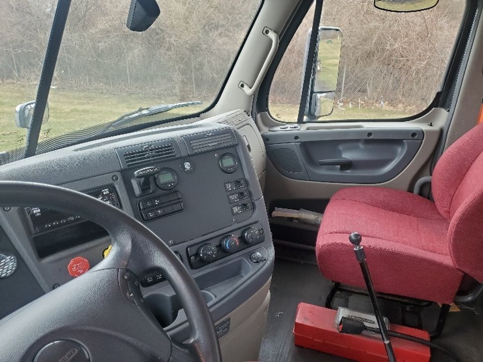 Day Cab Tractor-Heavy Duty Tractors-Freightliner-2020-Cascadia 12564ST-White Deer-PA-324,244\n\t\tmiles-$ 50,000 - Image 10