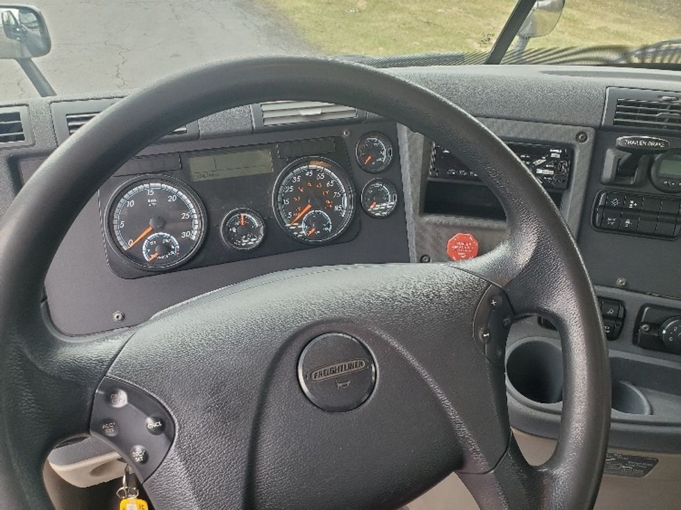 Day Cab Tractor-Heavy Duty Tractors-Freightliner-2020-Cascadia 12564ST-White Deer-PA-324,244\n\t\tmiles-$ 50,000 - Image 11