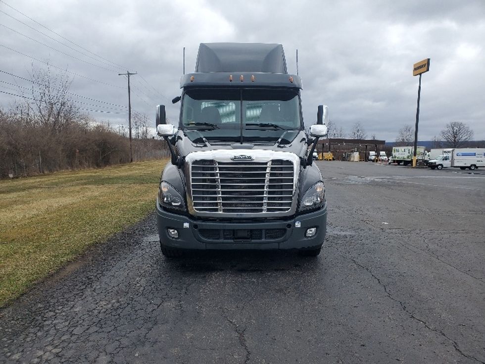 Day Cab Tractor-Heavy Duty Tractors-Freightliner-2020-Cascadia 12564ST-White Deer-PA-324,244\n\t\tmiles-$ 50,000 - Image 2