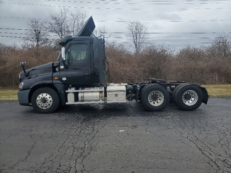 Day Cab Tractor-Heavy Duty Tractors-Freightliner-2020-Cascadia 12564ST-White Deer-PA-324,244\n\t\tmiles-$ 50,000 - Image 4