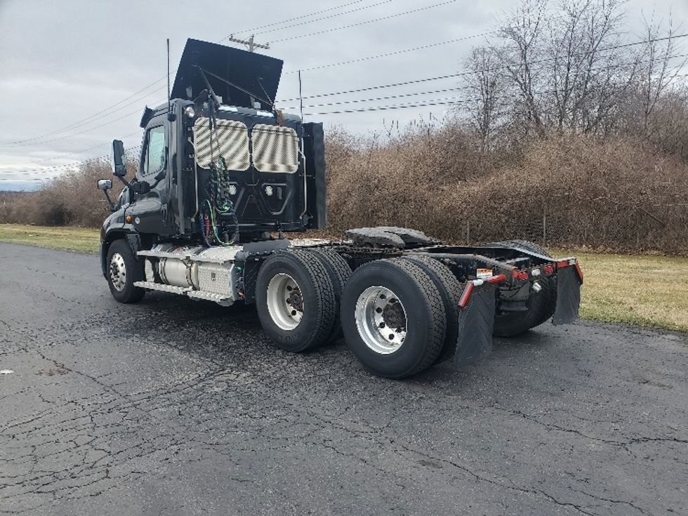 Day Cab Tractor-Heavy Duty Tractors-Freightliner-2020-Cascadia 12564ST-White Deer-PA-324,244\n\t\tmiles-$ 50,000 - Image 5