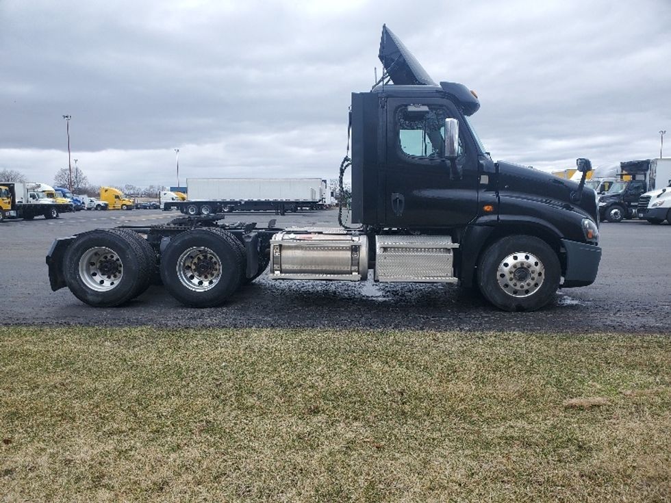 Day Cab Tractor-Heavy Duty Tractors-Freightliner-2020-Cascadia 12564ST-White Deer-PA-324,244\n\t\tmiles-$ 50,000 - Image 8