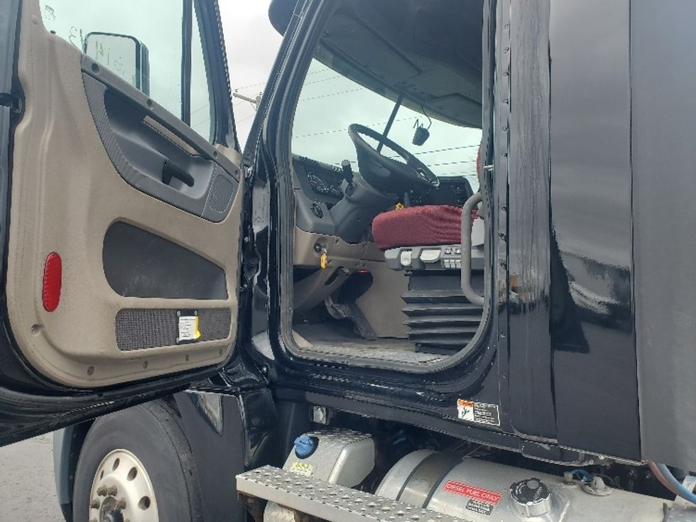 Day Cab Tractor-Heavy Duty Tractors-Freightliner-2020-Cascadia 12564ST-White Deer-PA-324,244\n\t\tmiles-$ 50,000 - Image 9