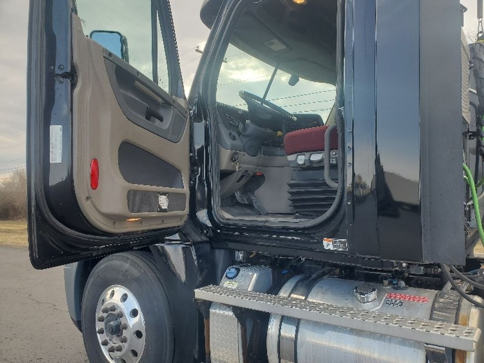 Day Cab Tractor-Heavy Duty Tractors-Freightliner-2020-Cascadia 12564ST-White Deer-PA-349,371\n\t\tmiles-$ 51,250 - Image 9