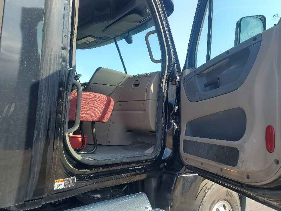 Day Cab Tractor-Heavy Duty Tractors-Freightliner-2020-Cascadia 12564ST-White Deer-PA-378,174\n\t\tmiles-$ 50,000 - Image 12