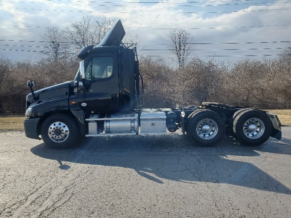 Day Cab Tractor-Heavy Duty Tractors-Freightliner-2020-Cascadia 12564ST-White Deer-PA-378,174\n\t\tmiles-$ 50,000 - Image 4