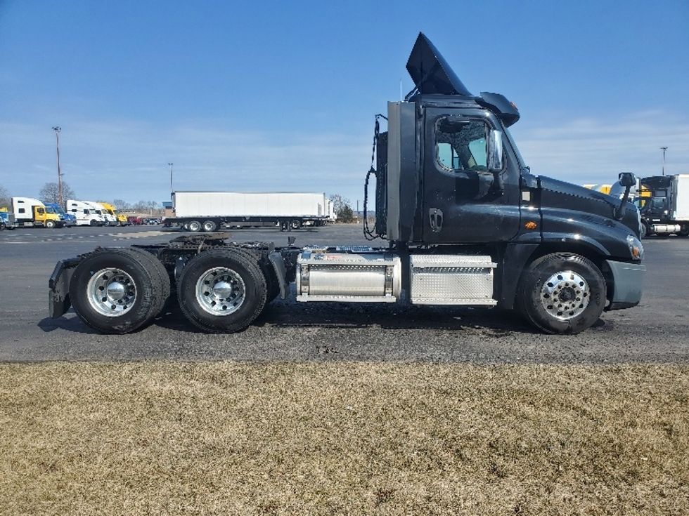 Day Cab Tractor-Heavy Duty Tractors-Freightliner-2020-Cascadia 12564ST-White Deer-PA-378,174\n\t\tmiles-$ 50,000 - Image 8