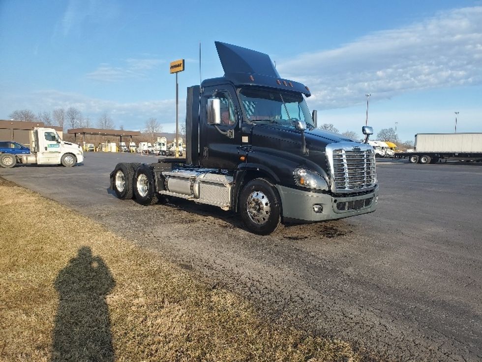 Day Cab Tractor-Heavy Duty Tractors-Freightliner-2020-Cascadia 12564ST-White Deer-PA-439,150\n\t\tmiles-$ 46,750 - Image 1