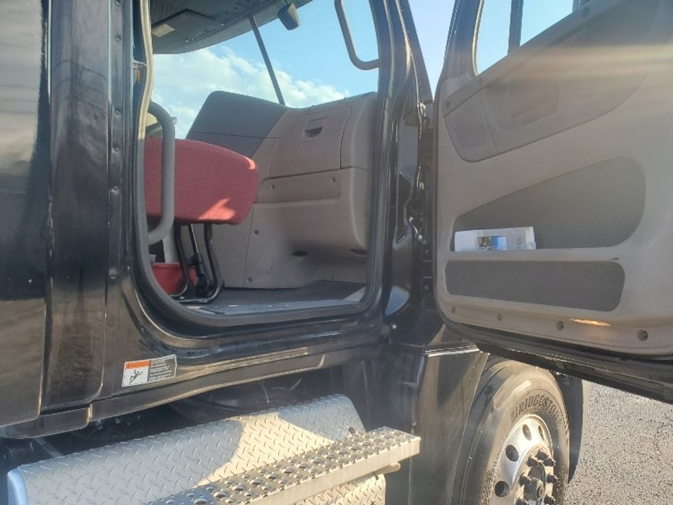 Day Cab Tractor-Heavy Duty Tractors-Freightliner-2020-Cascadia 12564ST-White Deer-PA-439,150\n\t\tmiles-$ 46,750 - Image 12