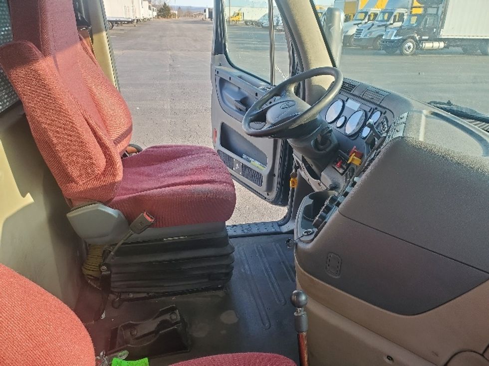 Day Cab Tractor-Heavy Duty Tractors-Freightliner-2020-Cascadia 12564ST-White Deer-PA-439,150\n\t\tmiles-$ 46,750 - Image 14