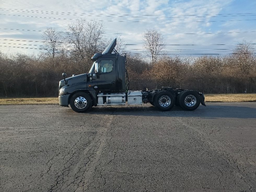 Day Cab Tractor-Heavy Duty Tractors-Freightliner-2020-Cascadia 12564ST-White Deer-PA-439,150\n\t\tmiles-$ 46,750 - Image 4