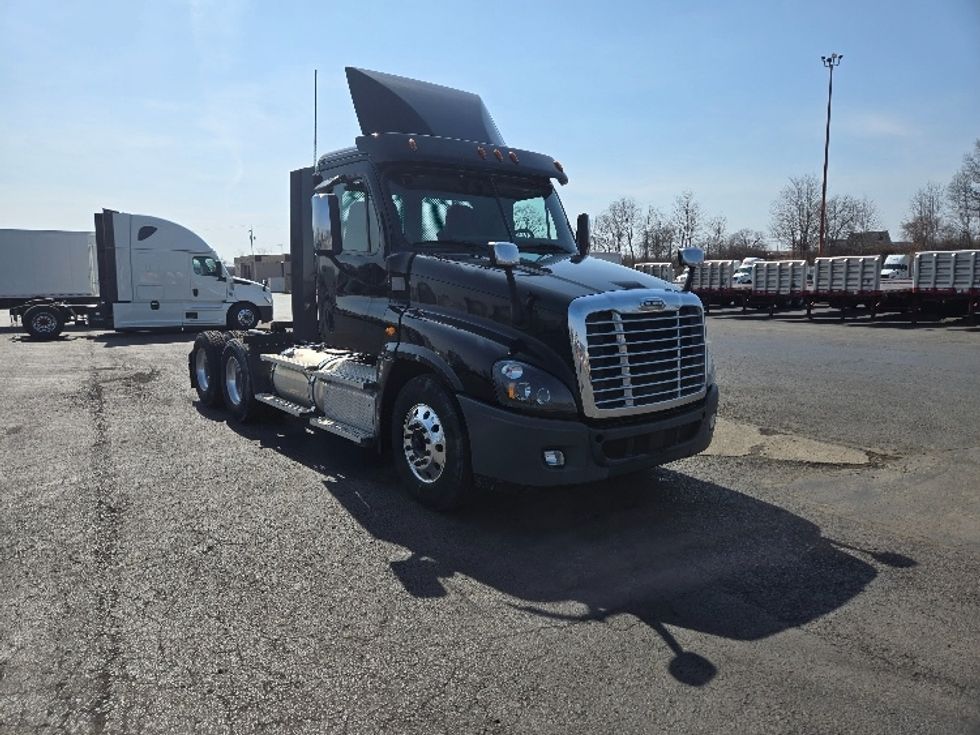 Day Cab Tractor-Heavy Duty Tractors-Freightliner-2020-Cascadia 12564ST-White Deer-PA-473,617\n\t\tmiles-$ 44,000 - Image 1