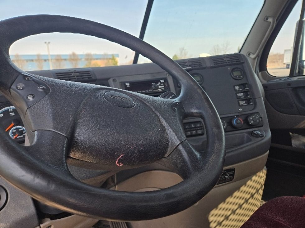 Day Cab Tractor-Heavy Duty Tractors-Freightliner-2020-Cascadia 12564ST-White Deer-PA-473,617\n\t\tmiles-$ 44,000 - Image 10