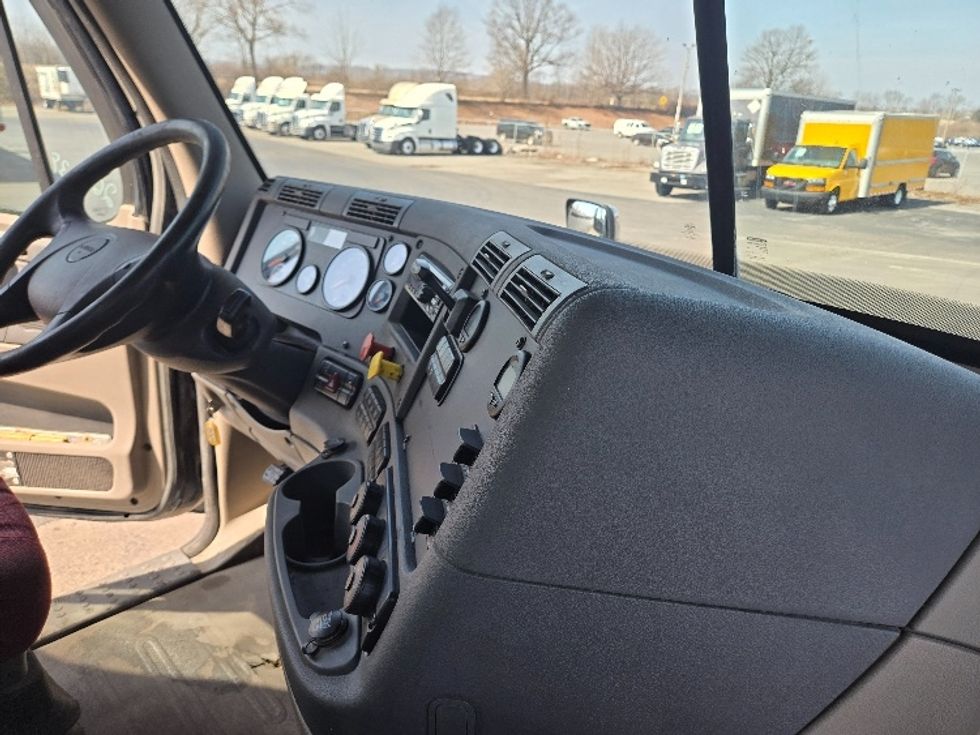 Day Cab Tractor-Heavy Duty Tractors-Freightliner-2020-Cascadia 12564ST-White Deer-PA-473,617\n\t\tmiles-$ 44,000 - Image 14