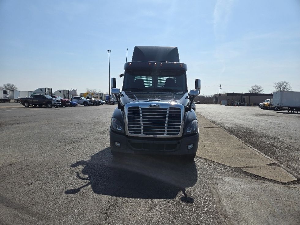 Day Cab Tractor-Heavy Duty Tractors-Freightliner-2020-Cascadia 12564ST-White Deer-PA-473,617\n\t\tmiles-$ 44,000 - Image 2