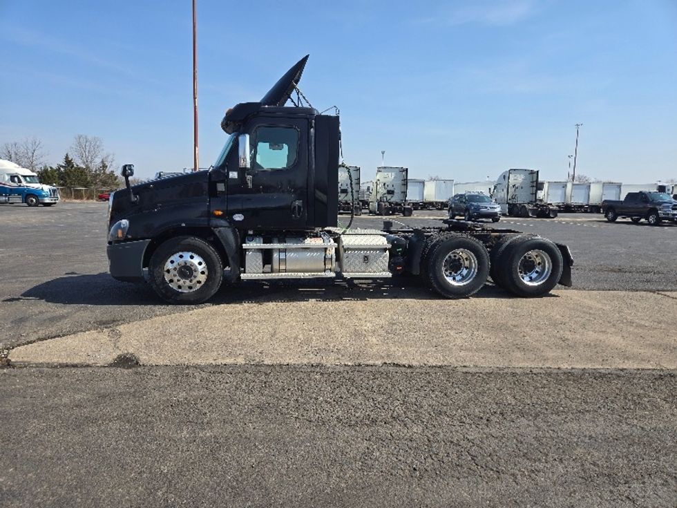 Day Cab Tractor-Heavy Duty Tractors-Freightliner-2020-Cascadia 12564ST-White Deer-PA-473,617\n\t\tmiles-$ 44,000 - Image 4