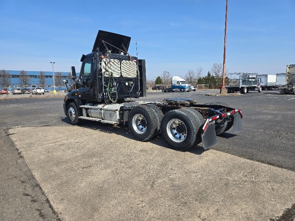 Day Cab Tractor-Heavy Duty Tractors-Freightliner-2020-Cascadia 12564ST-White Deer-PA-473,617\n\t\tmiles-$ 44,000 - Image 5