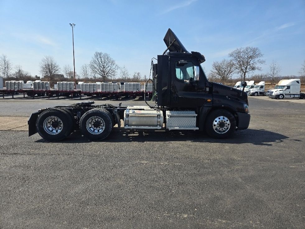 Day Cab Tractor-Heavy Duty Tractors-Freightliner-2020-Cascadia 12564ST-White Deer-PA-473,617\n\t\tmiles-$ 44,000 - Image 8