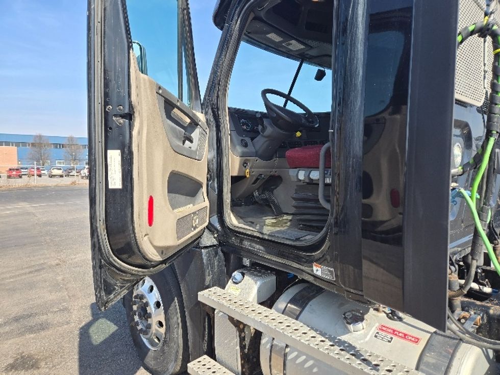 Day Cab Tractor-Heavy Duty Tractors-Freightliner-2020-Cascadia 12564ST-White Deer-PA-473,617\n\t\tmiles-$ 44,000 - Image 9