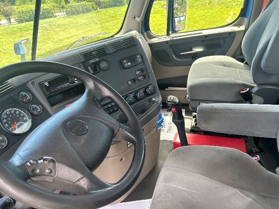 Day Cab Tractor-Heavy Duty Tractors-Freightliner-2020-Cascadia 12564ST-Windsor-WI-252,319\n\t\tmiles-$ 44,500 - Image 10